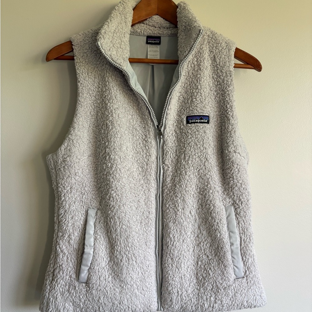 Patagonia Women's Cream and Gray Fleece Jacket